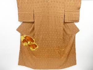 リサイクル　金彩地紙に笠松模様刺繍三つ紋色留袖(比翼付き)